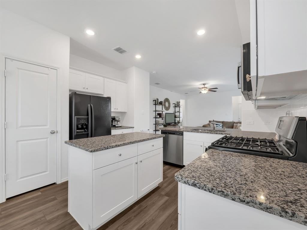 2913 Meadowlands Dr - Photo 7 of 40