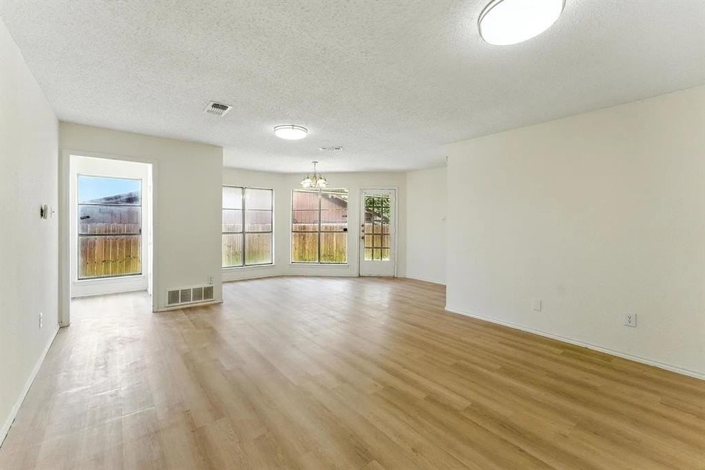 6905 W Cleburne Rd - Photo 5 of 14