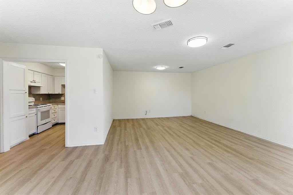 6905 W Cleburne Rd - Photo 6 of 14