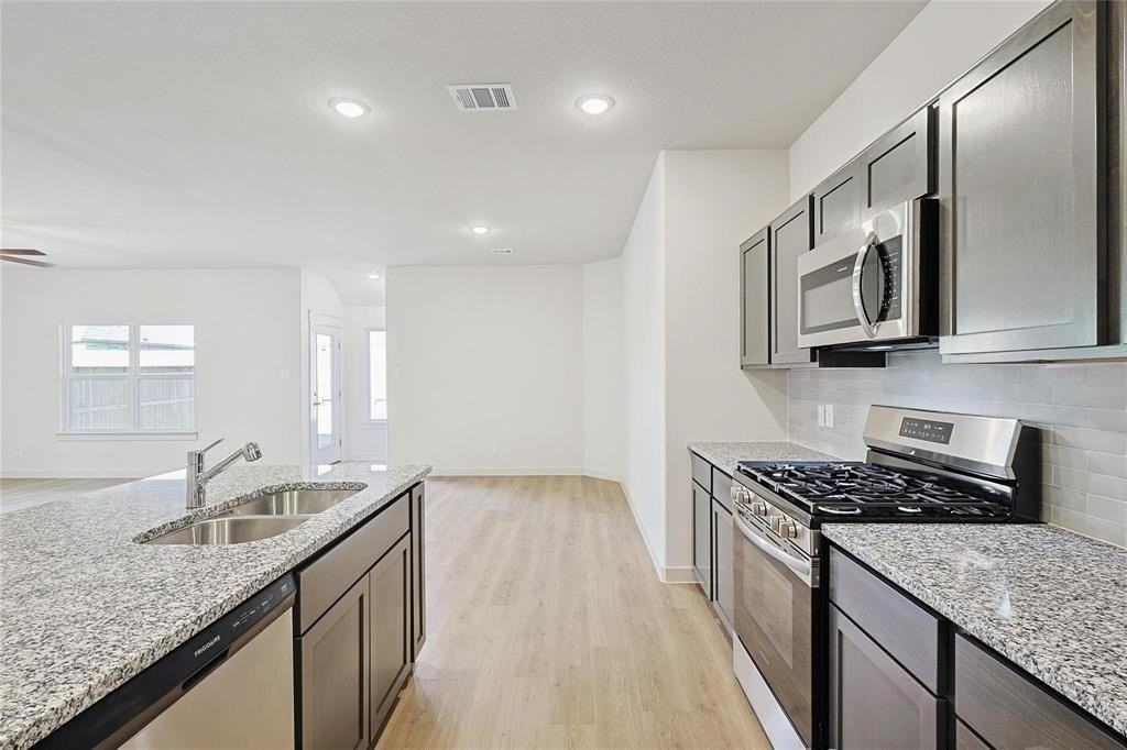 1759 Gleasondale Pl - Photo 5 of 25