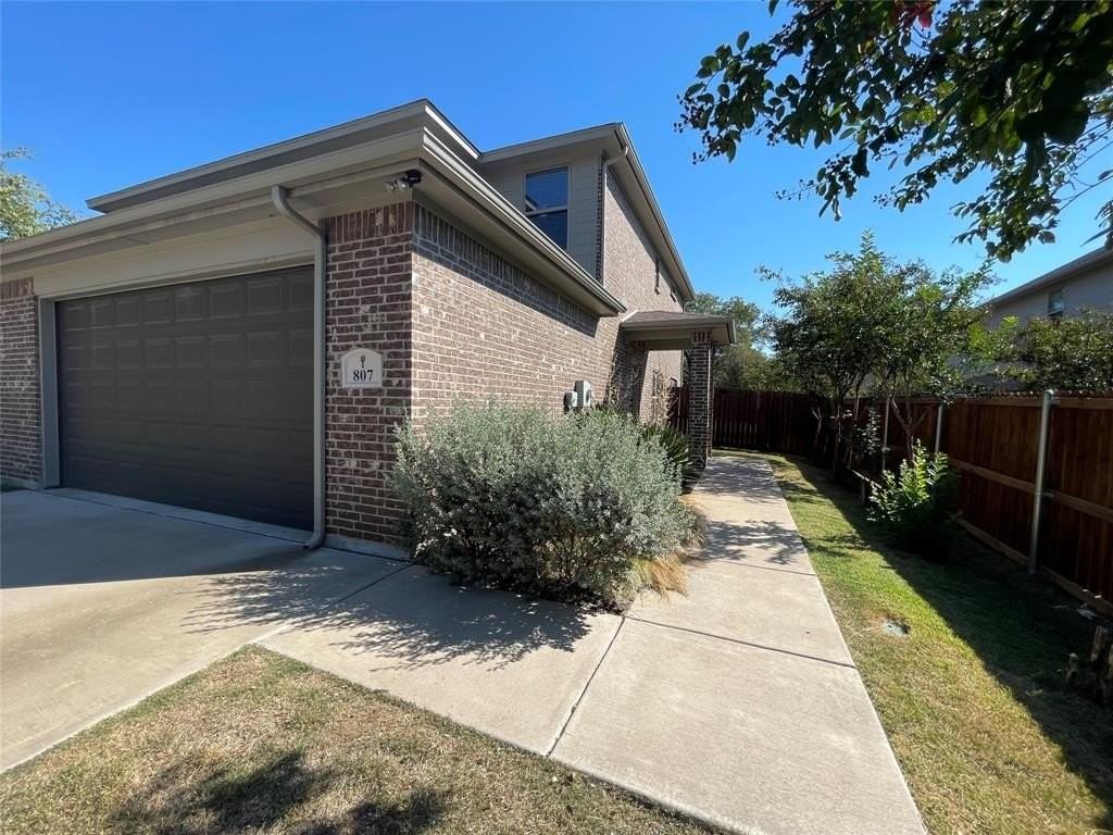 807 Jameson Street - Photo 2 of 31