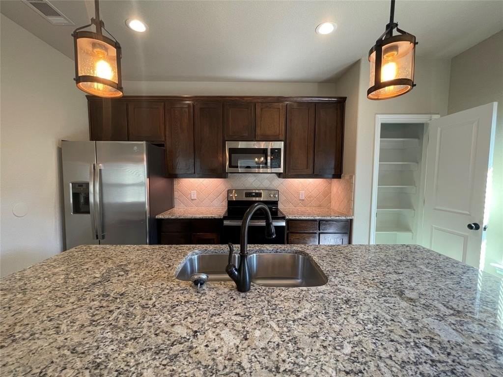 807 Jameson Street - Photo 4 of 31