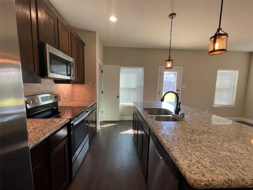 807 Jameson Street - Photo 6 of 31