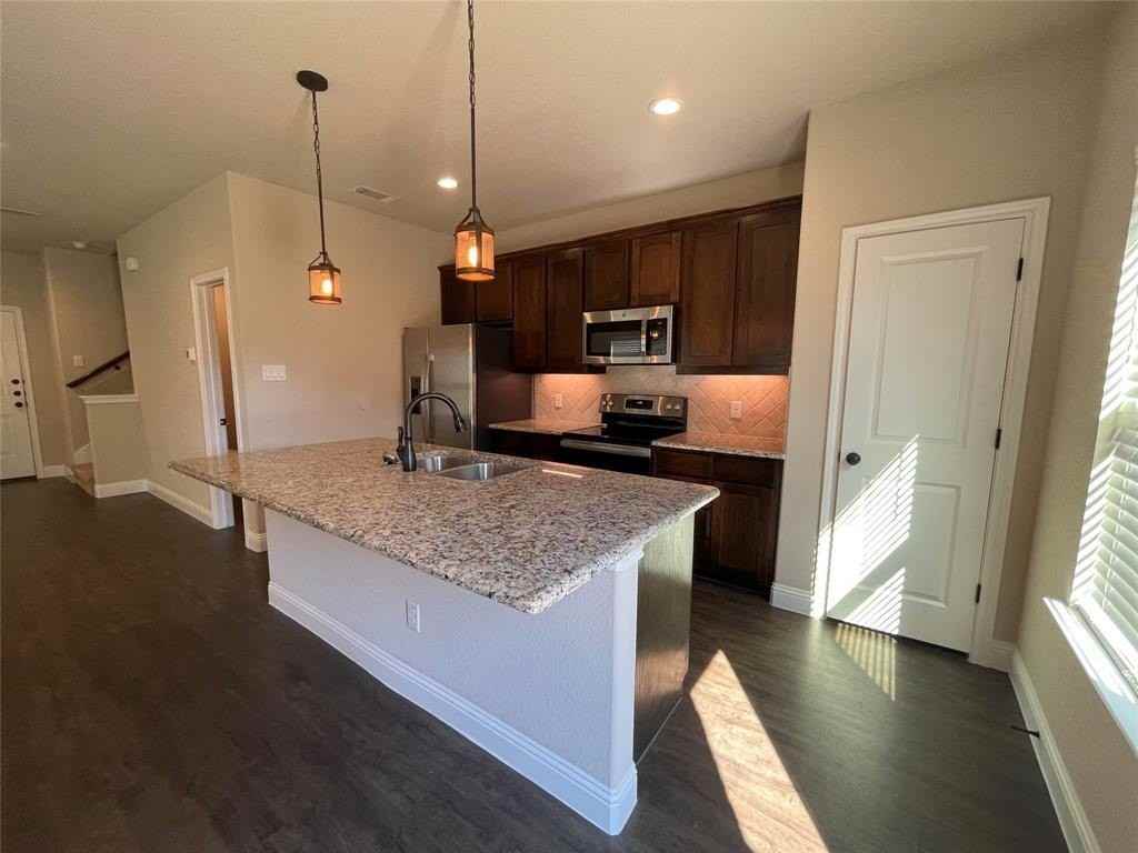 807 Jameson Street - Photo 7 of 31