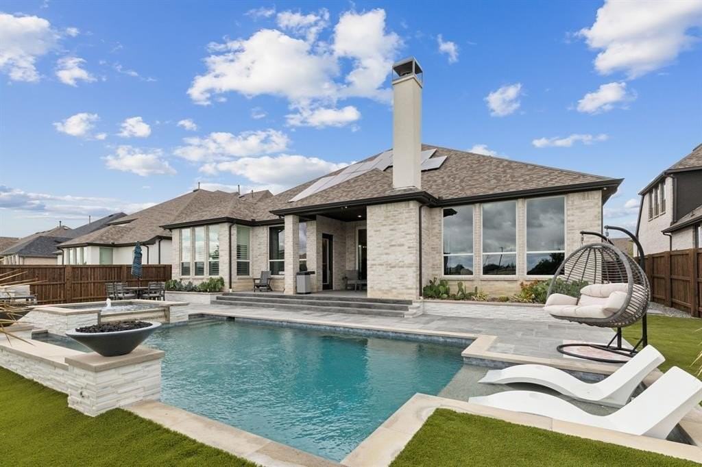 2608 Camden Ct - Photo 5 of 33