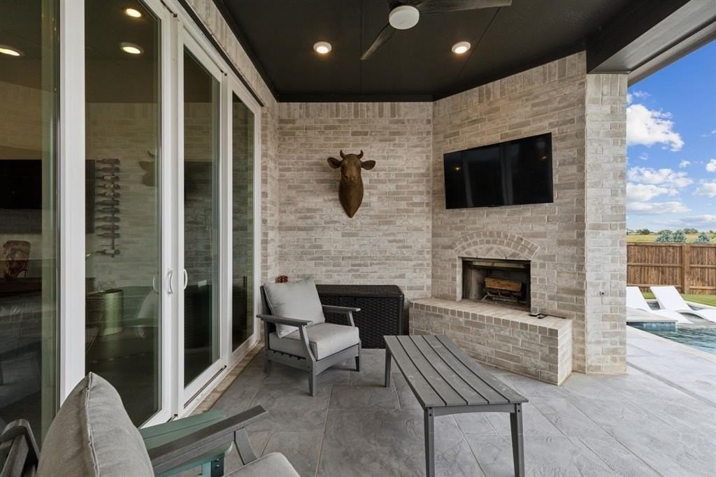 2608 Camden Ct - Photo 7 of 33