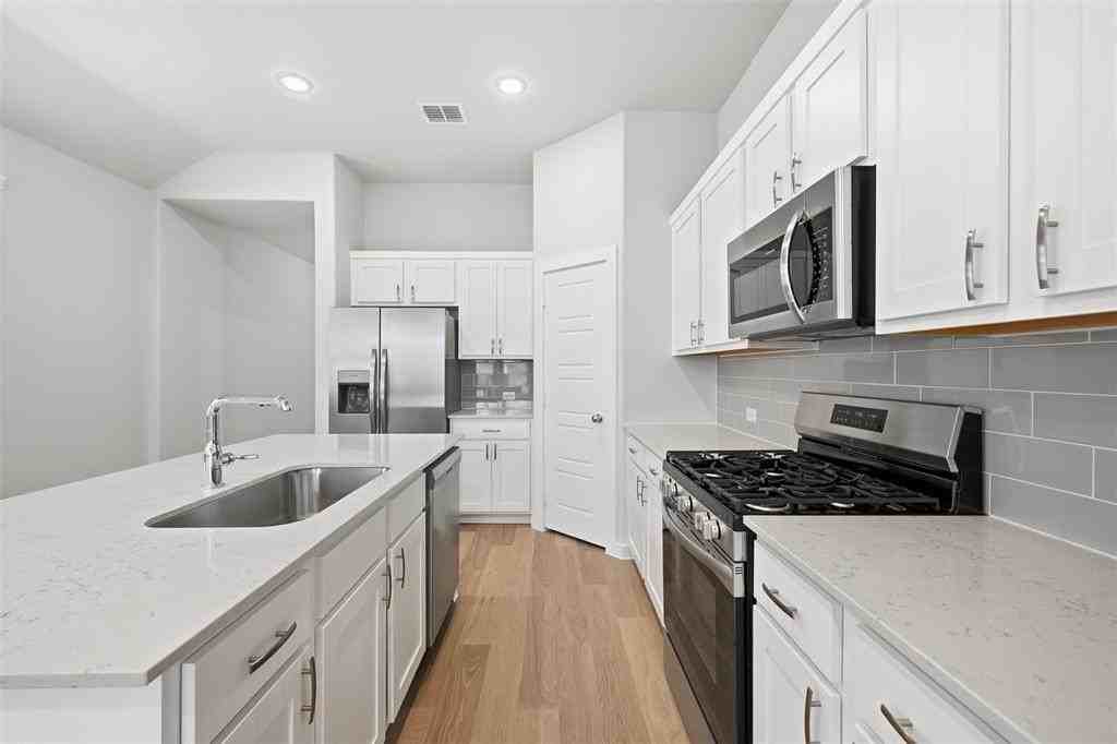 4005 Sandstone Dr - Photo 4 of 17