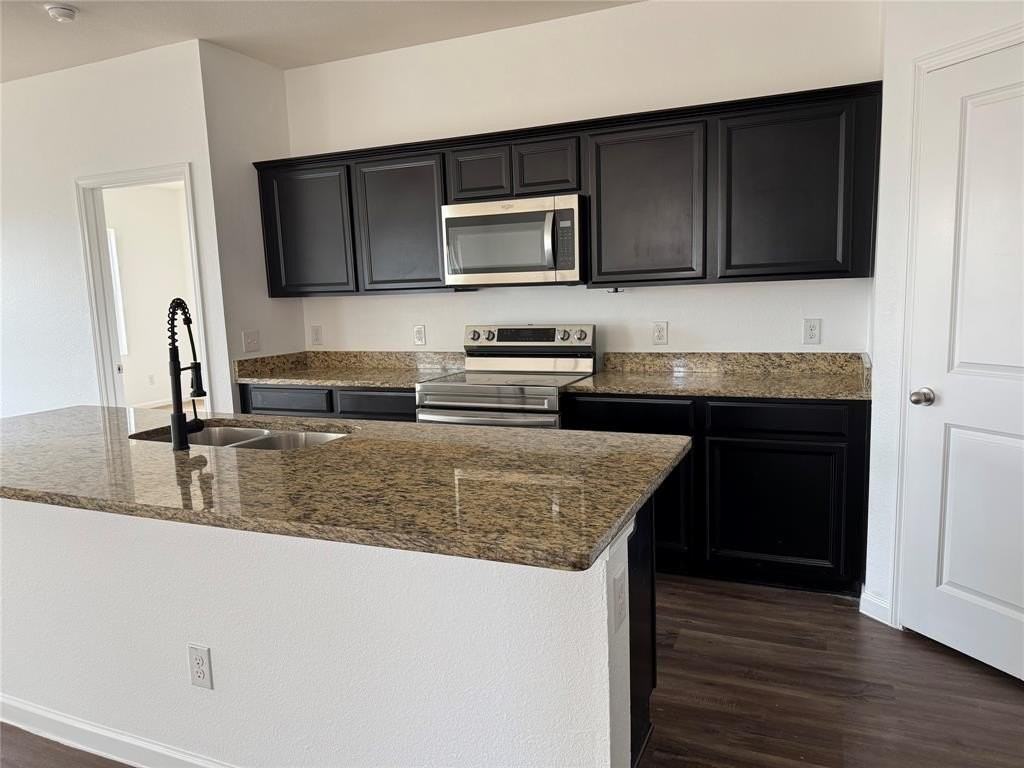 5621 Mcmahan Ln - Photo 4 of 14