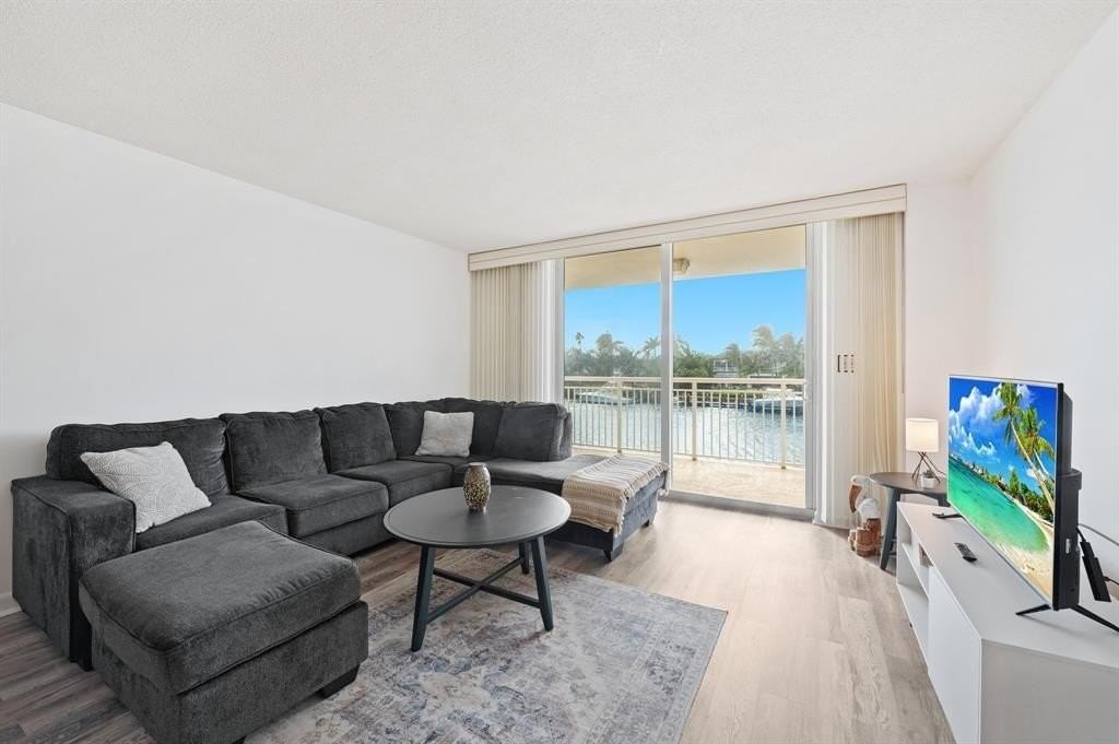 1050 Hillsboro Mile #203W - Photo 7 of 30