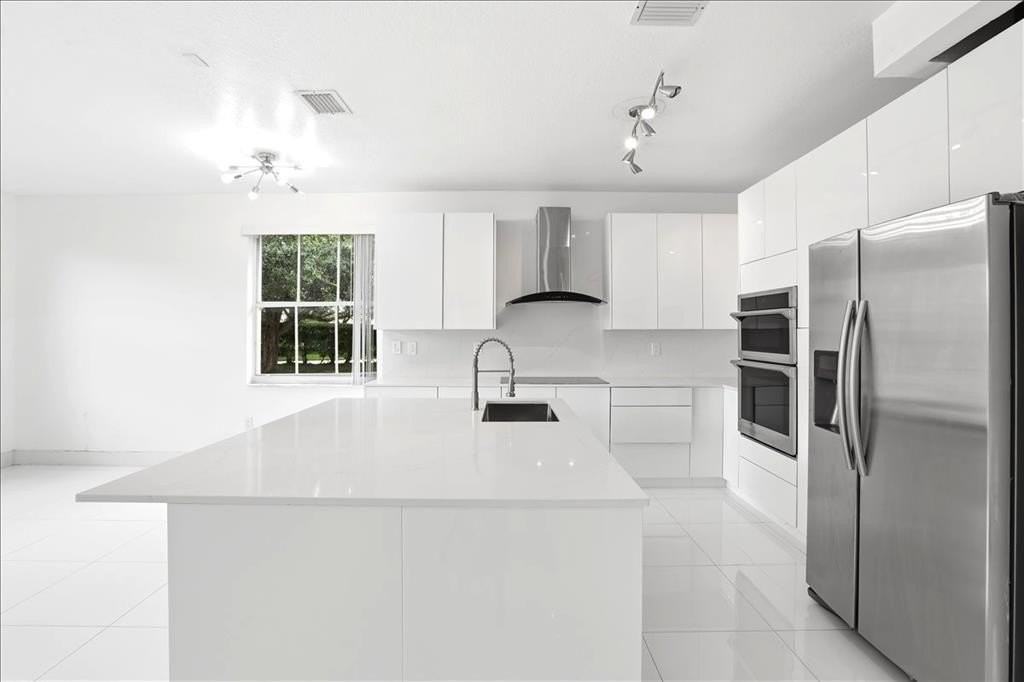 3802 Sw 165th Ter - Photo 4 of 49