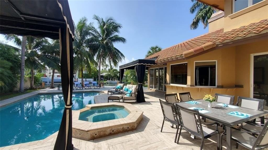 2626 Barcelona Dr - Photo 7 of 30