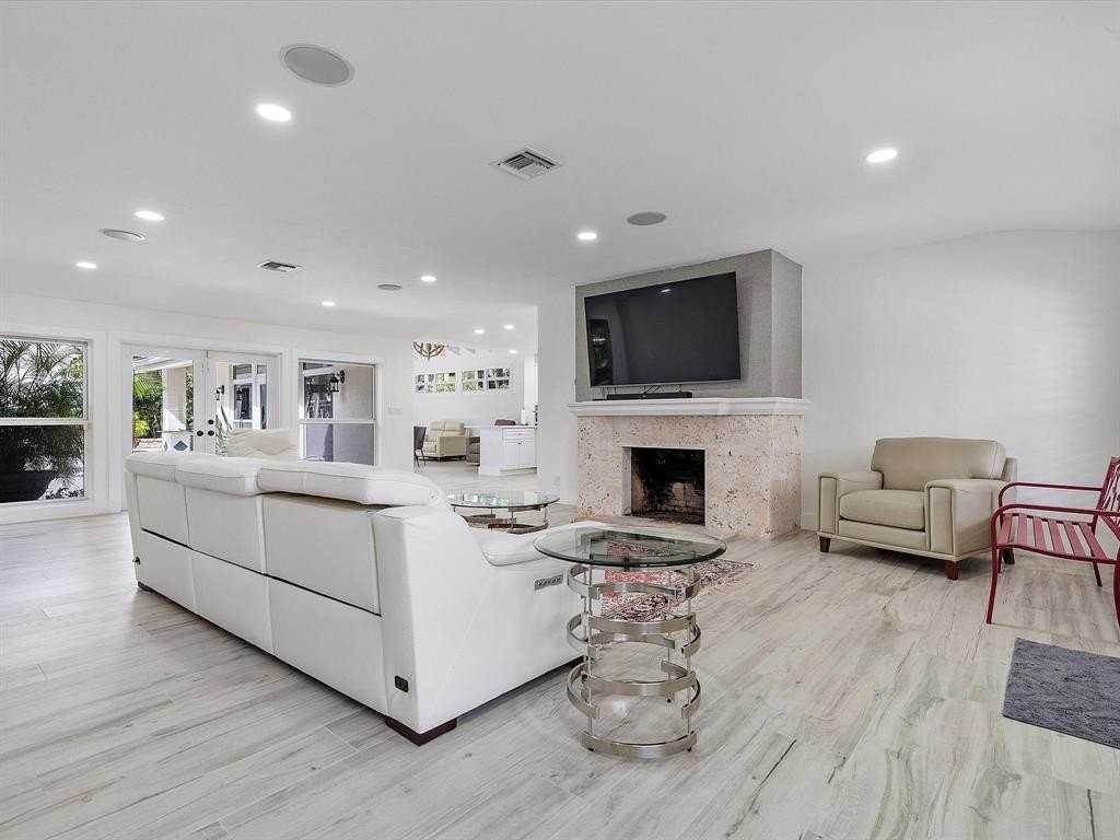 411 Se 26th Ave - Photo 5 of 44