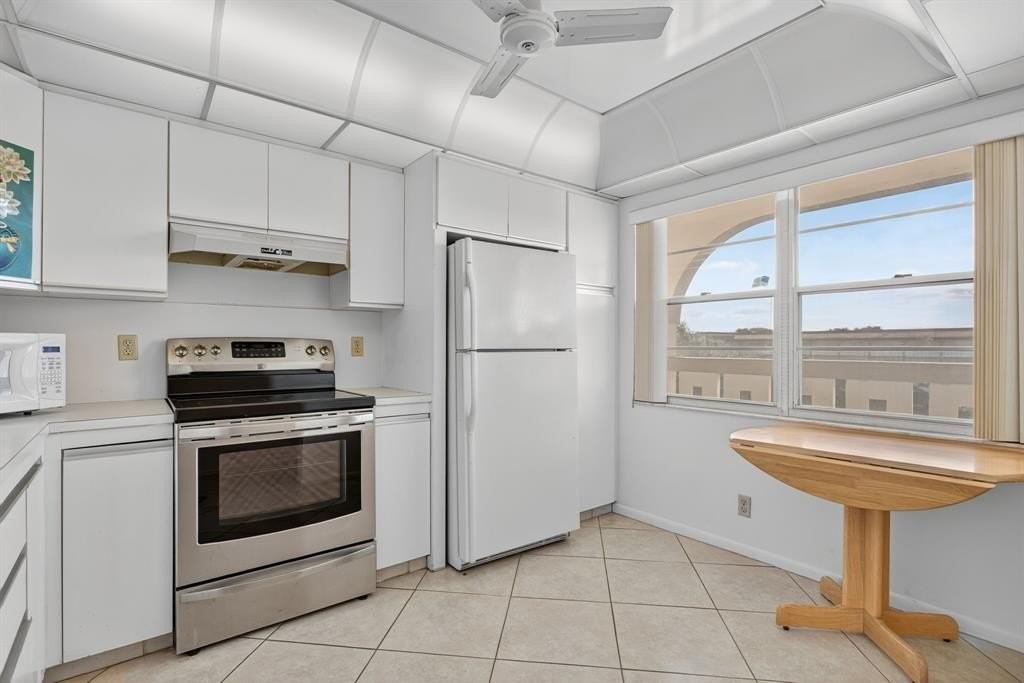 3204 Portofino Pt #D4 - Photo 4 of 29