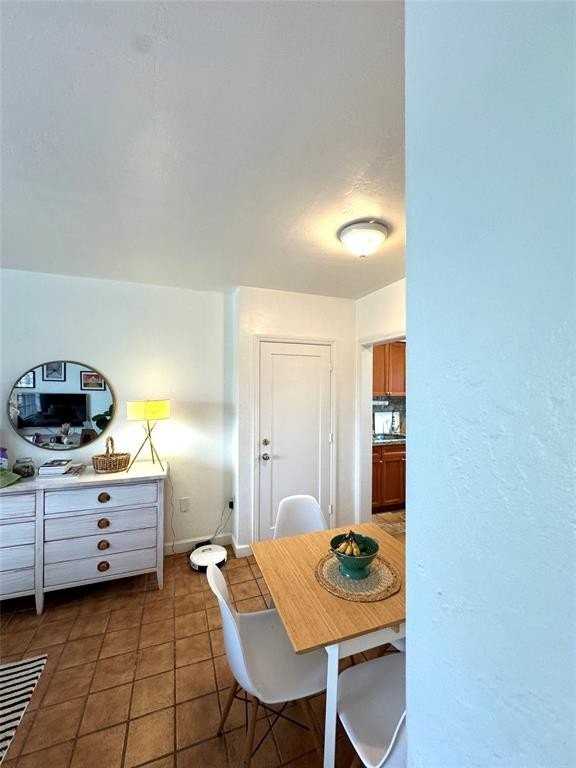 617 Southwest 11th Street - Photo 3 of 9