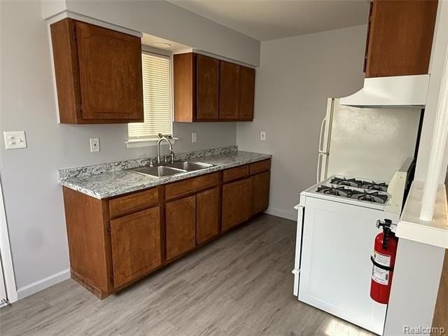 1523 Euclid St - Photo 4 of 14