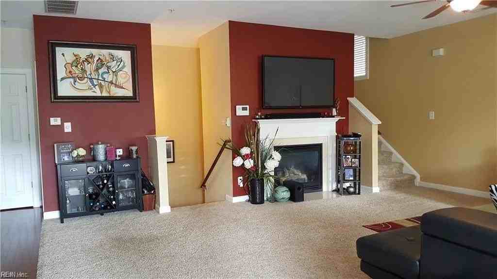 33 Miles Cary Mews - Photo 3 of 24