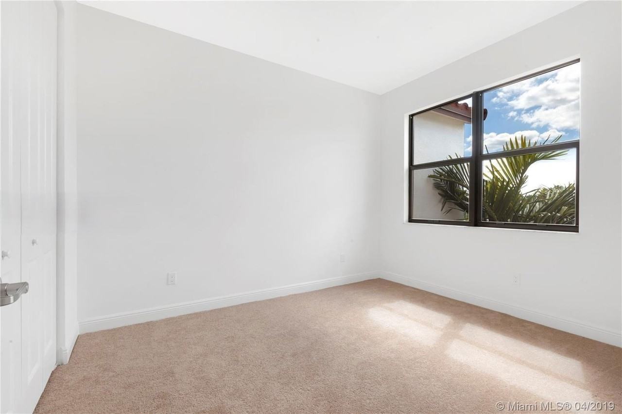 20901 Nw 1st Dr - Photo 6 of 8