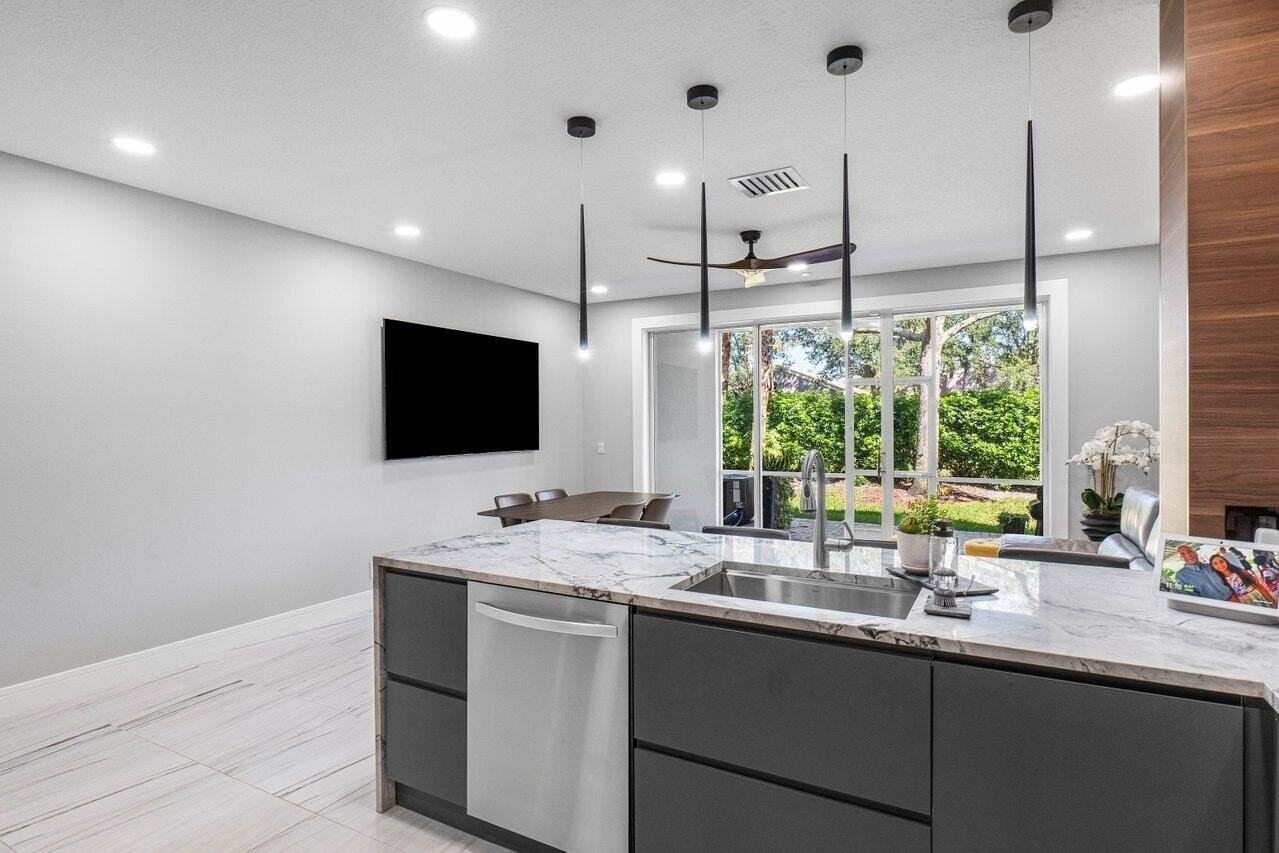 9893 Porta Leona Ln - Photo 5 of 33