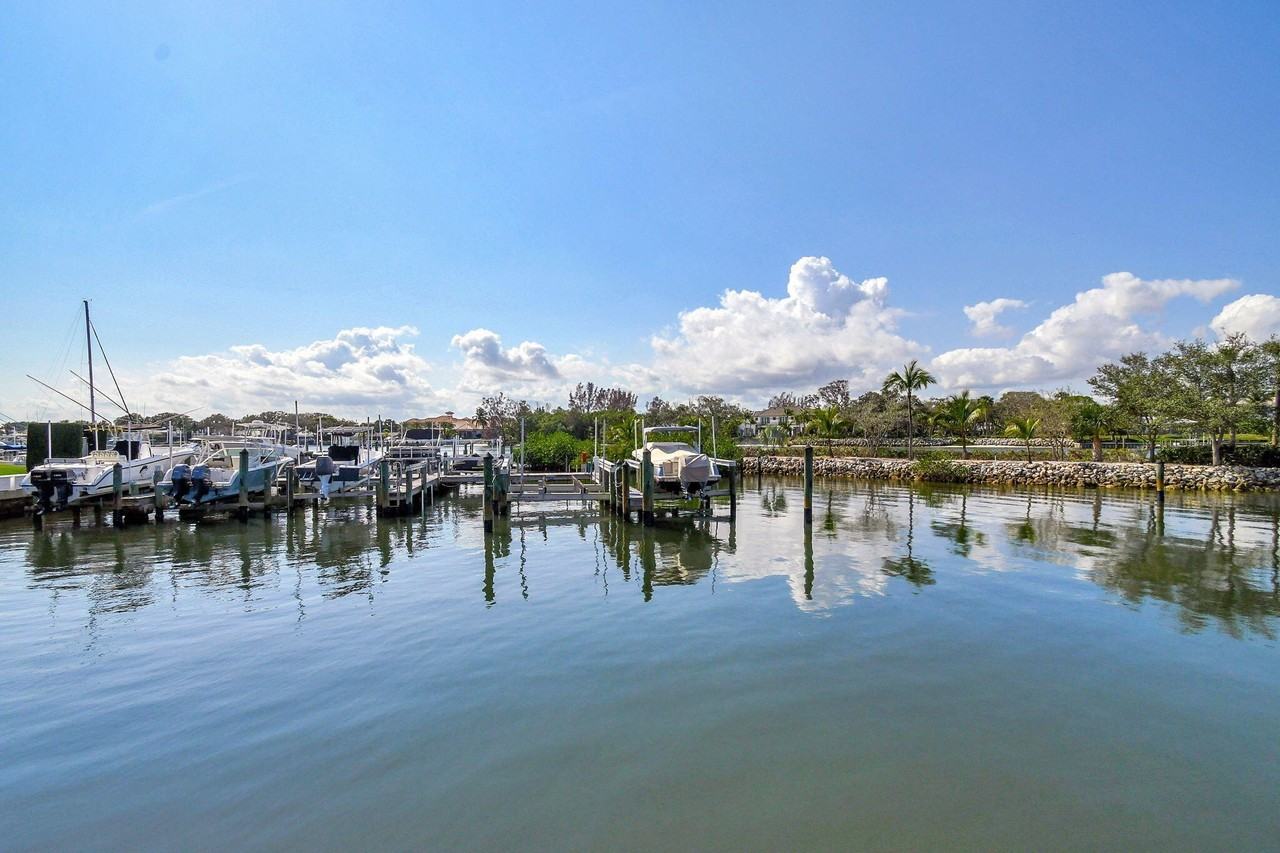 318 Oak Harbour Dr #318