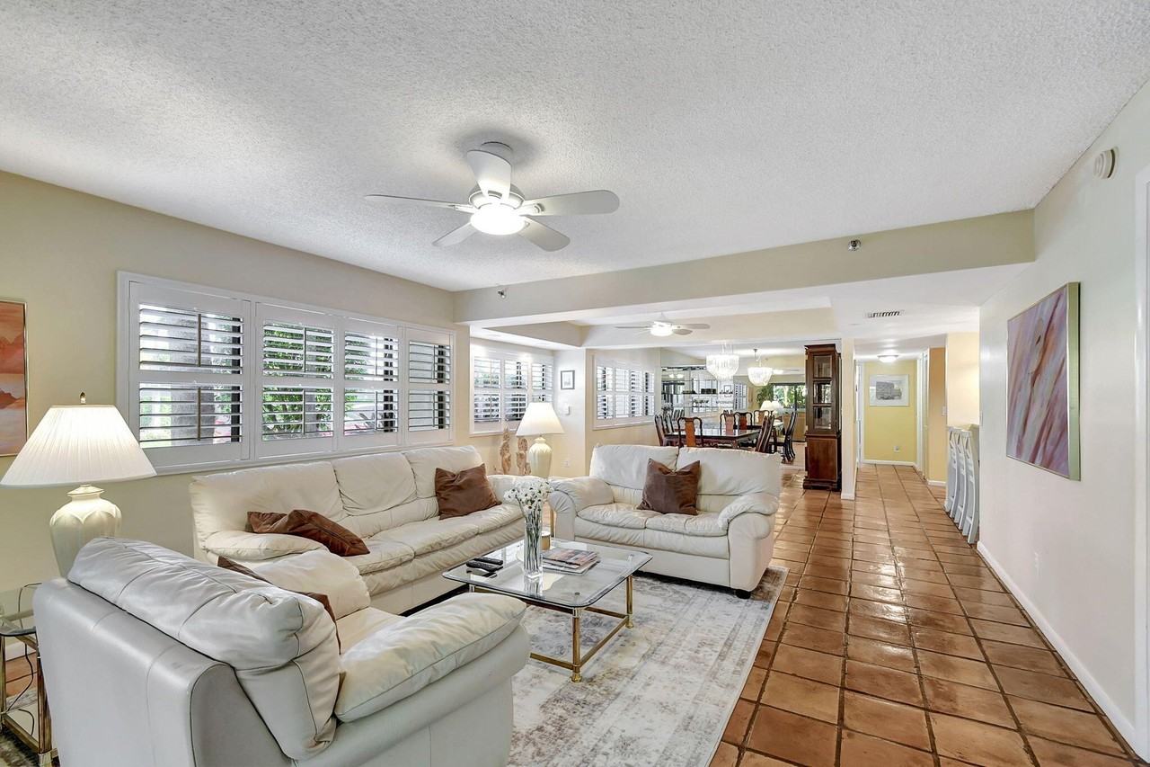 318 Oak Harbour Dr #318 - Photo 4 of 50