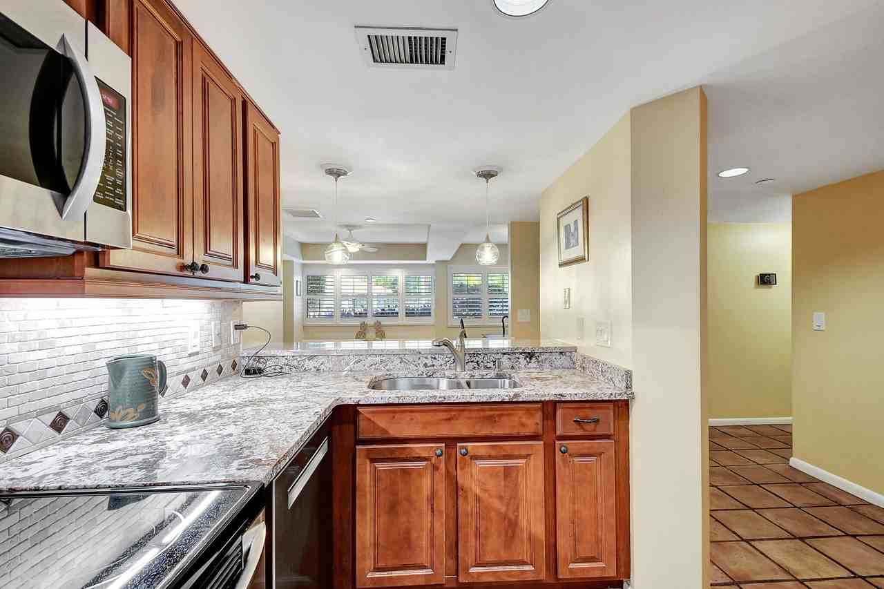 318 Oak Harbour Dr #318 - Photo 7 of 50