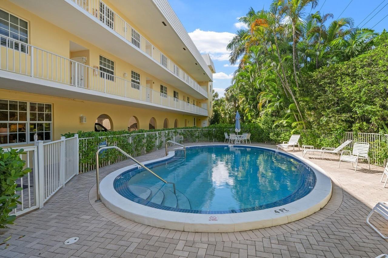 127 Peruvian Ave #302 - Photo 3 of 50