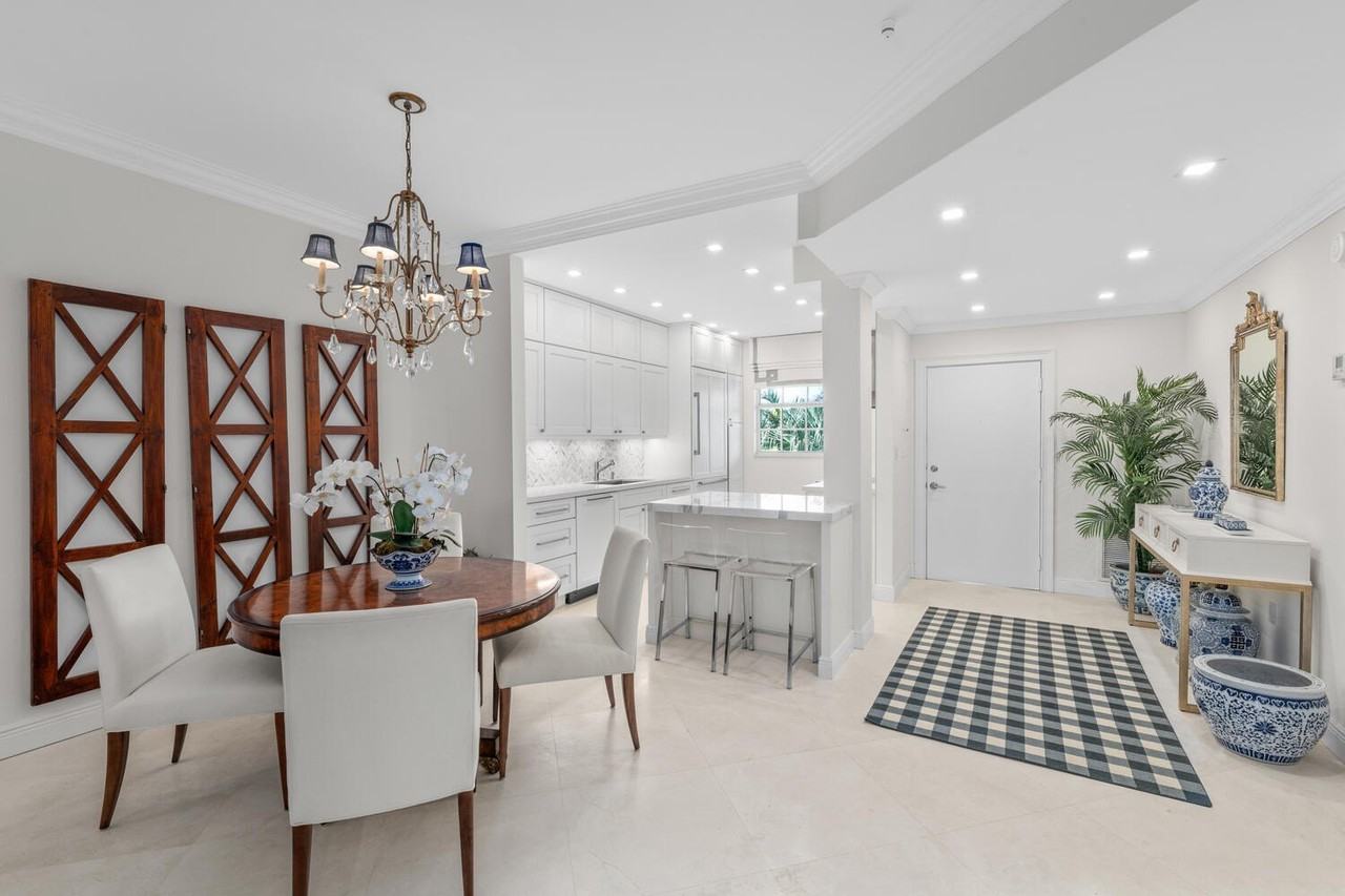 127 Peruvian Ave #302 - Photo 5 of 50