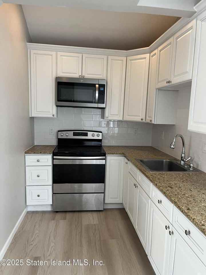 116 Wakefield Avenue - Photo 2 of 14