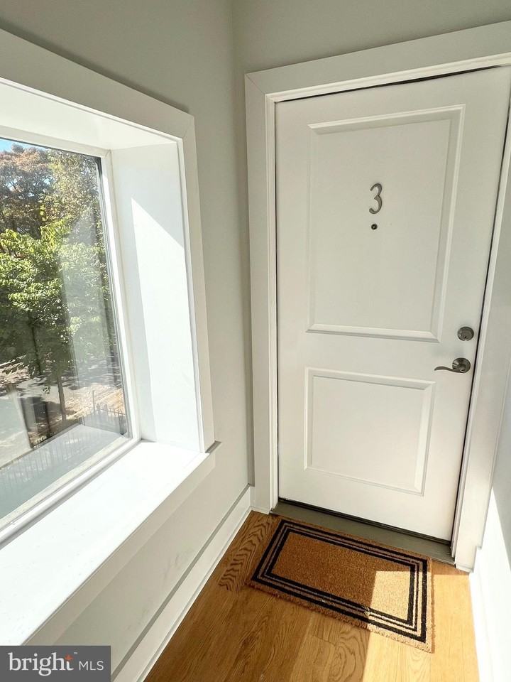 1620 E St Ne Apt 3 #3 - Photo 2 of 35