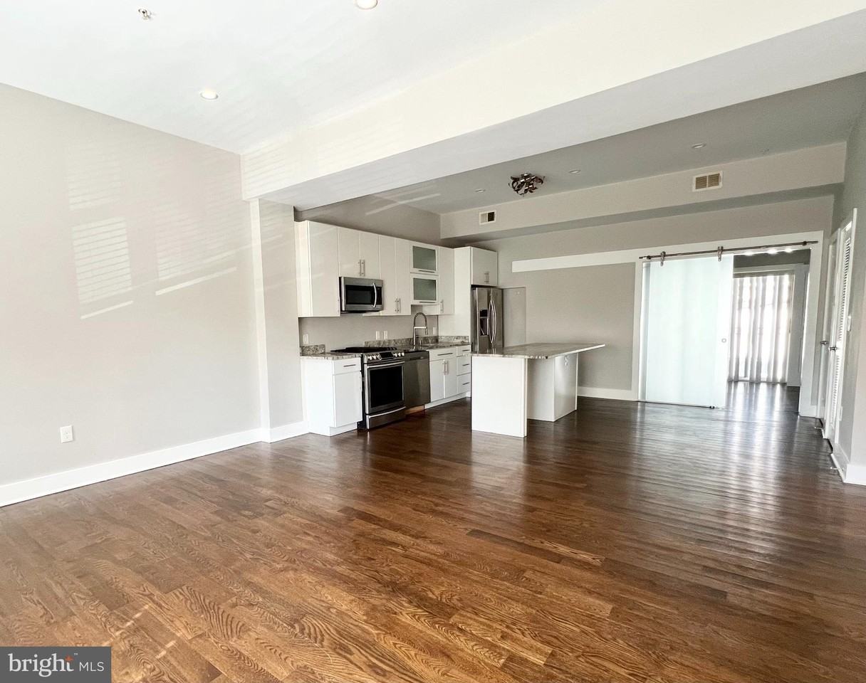 1620 E St Ne Apt 3 #3 - Photo 3 of 35