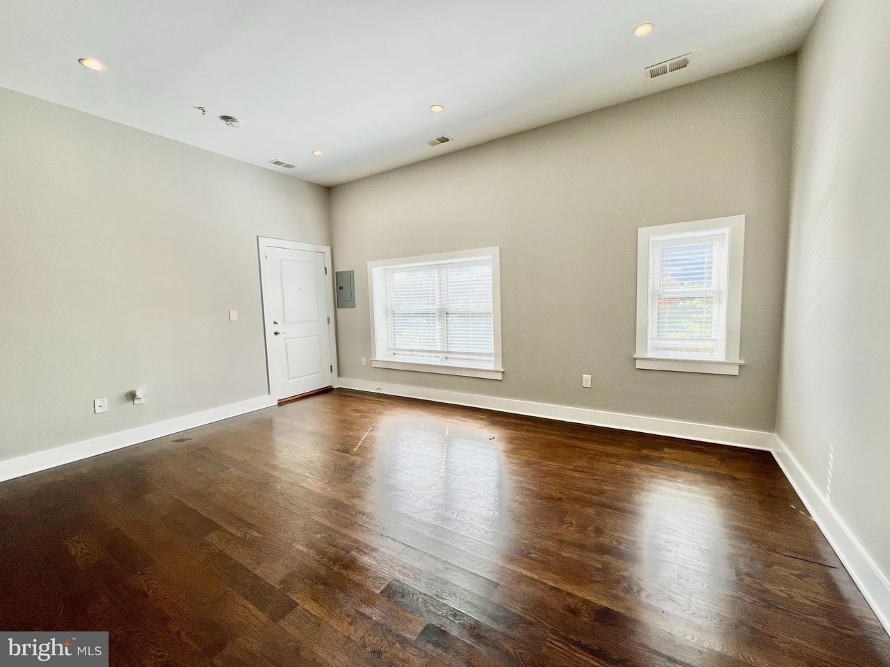 1620 E St Ne Apt 3 #3 - Photo 5 of 35