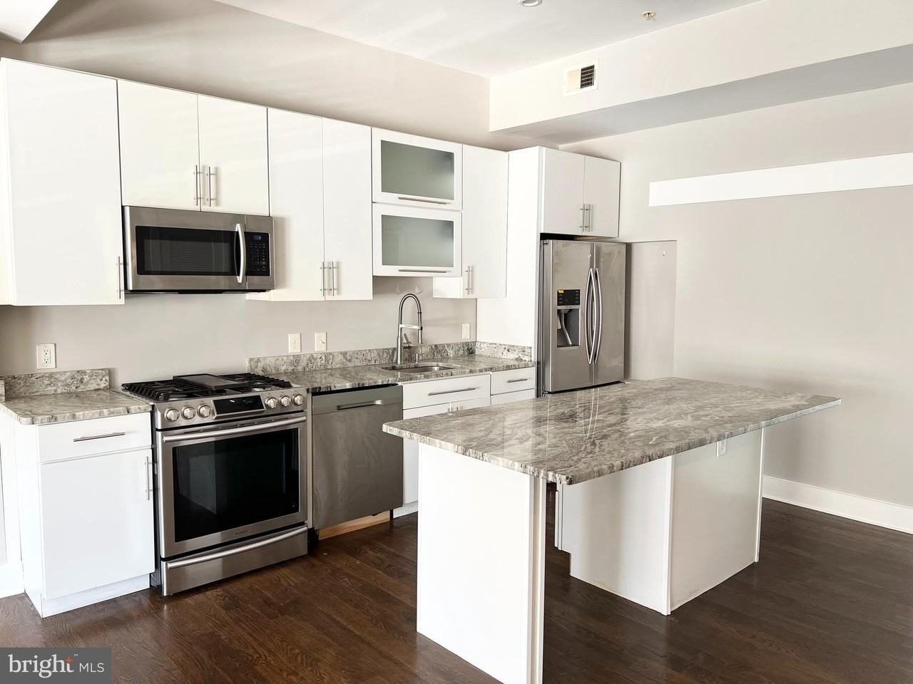 1620 E St Ne Apt 3 #3 - Photo 7 of 35