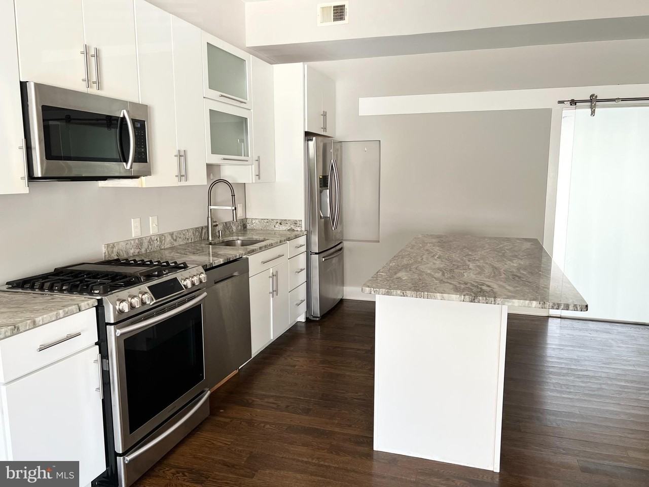 1620 E St Ne Apt 3 #3 - Photo 6 of 26