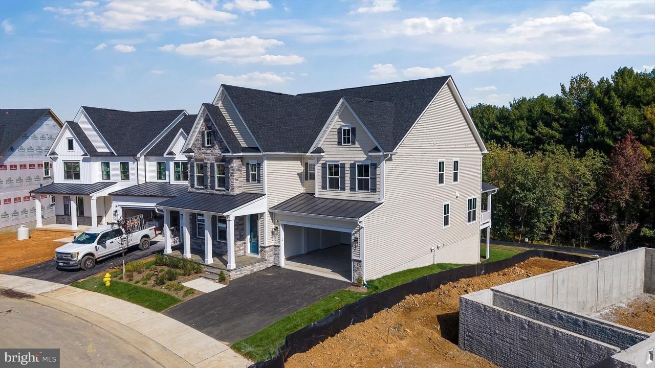 1448 Lavender Cliff Way - Photo 2 of 50