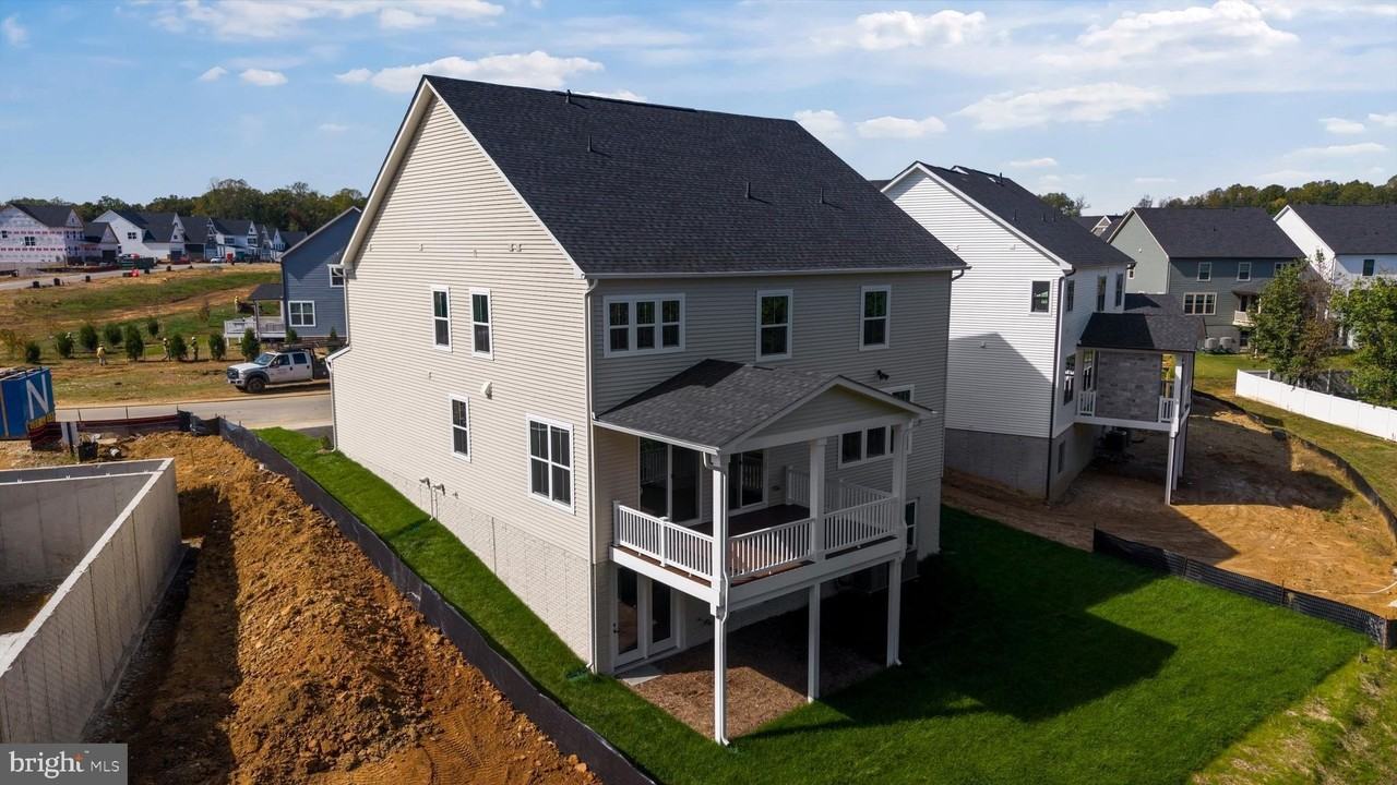 1448 Lavender Cliff Way - Photo 3 of 50