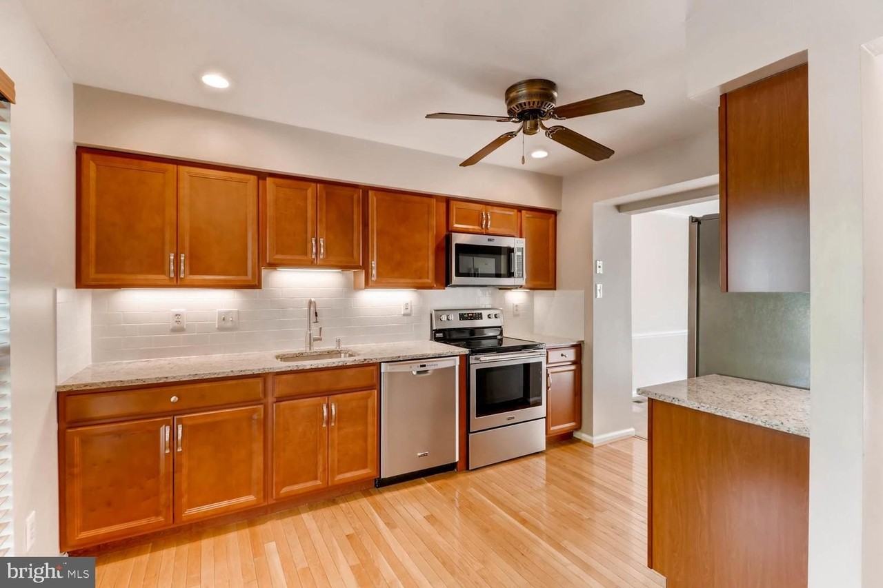 8552 London Bridge Way - Photo 2 of 25