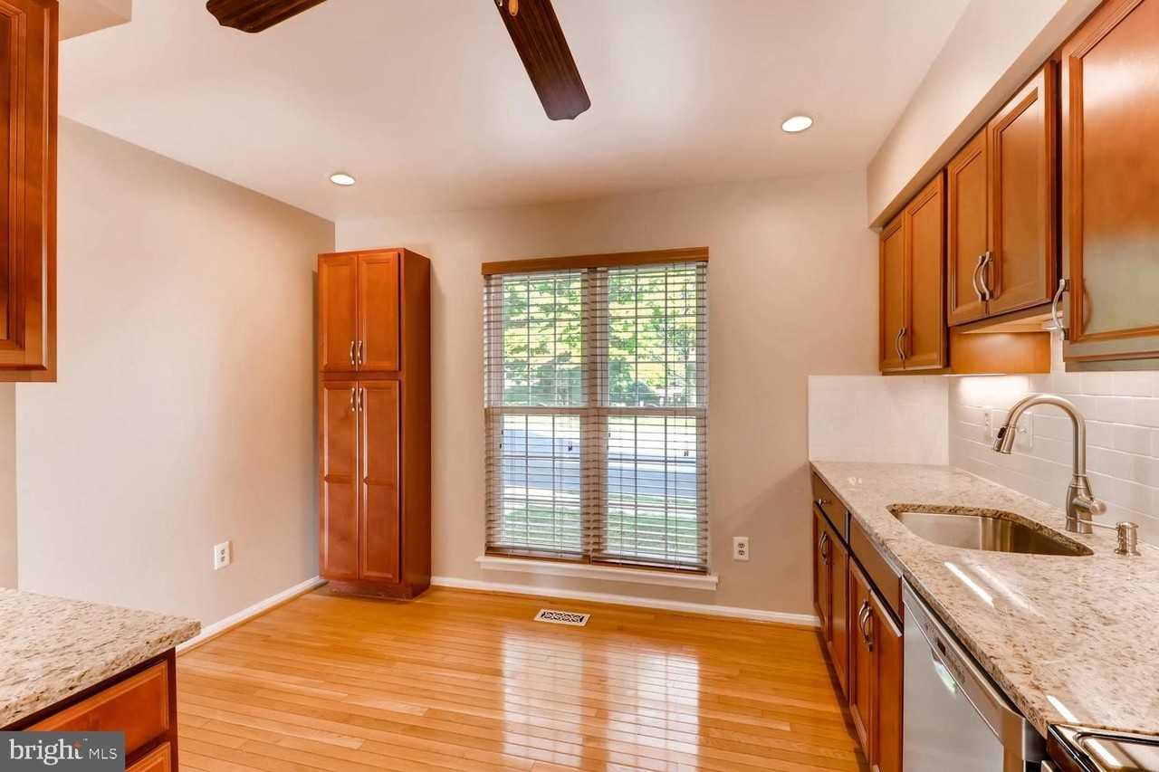 8552 London Bridge Way - Photo 4 of 25