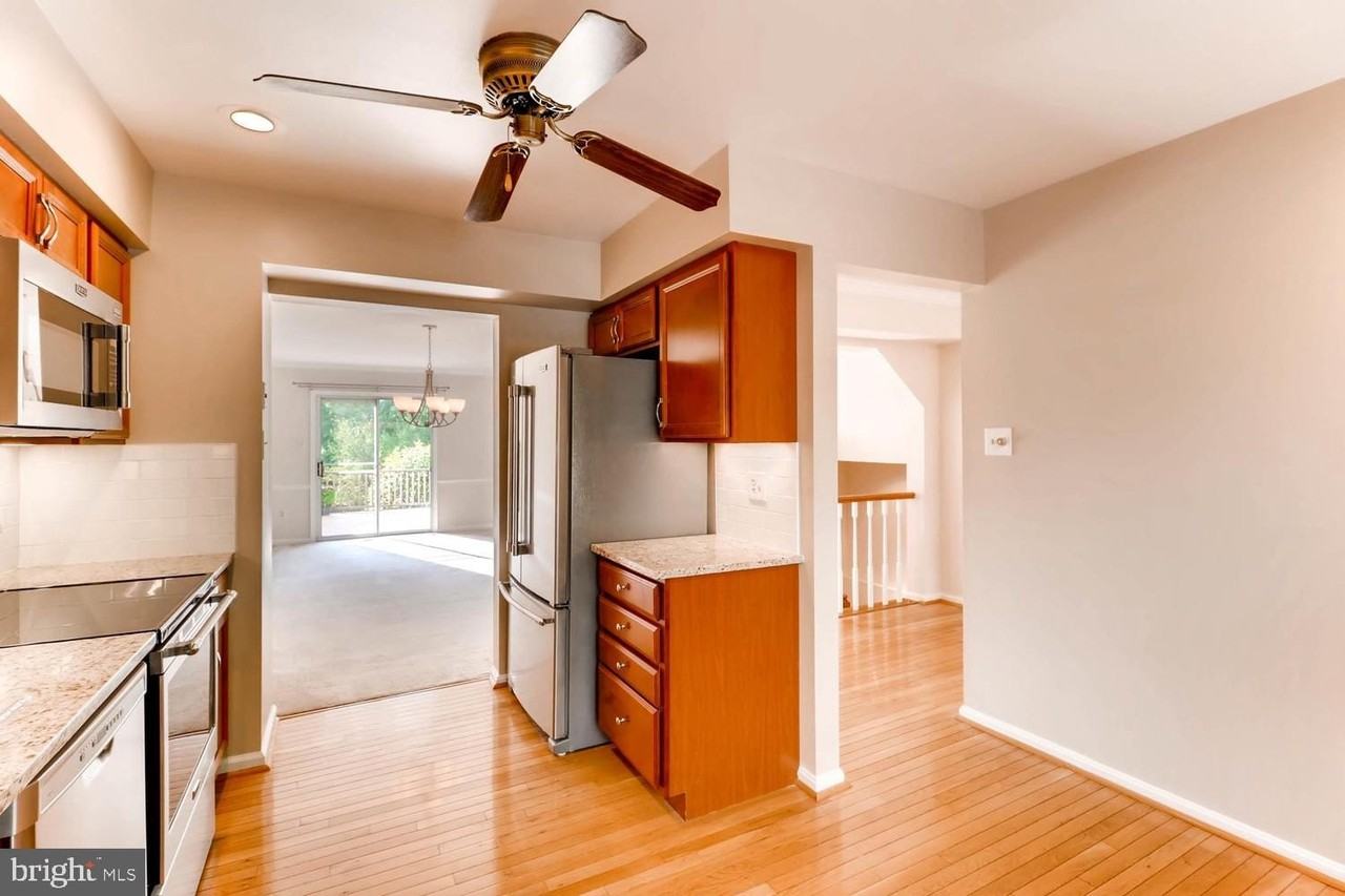 8552 London Bridge Way - Photo 5 of 25