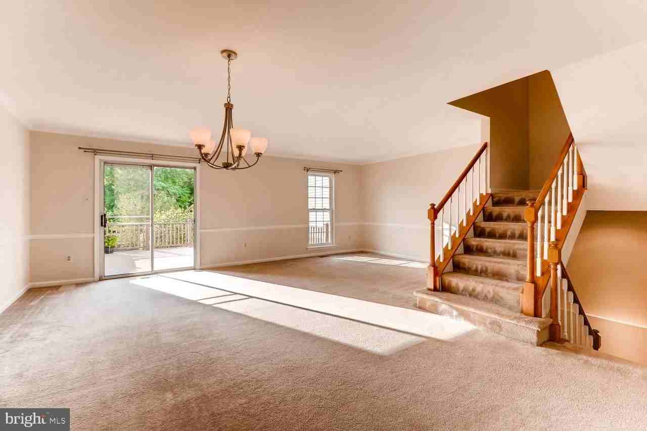 8552 London Bridge Way - Photo 6 of 25