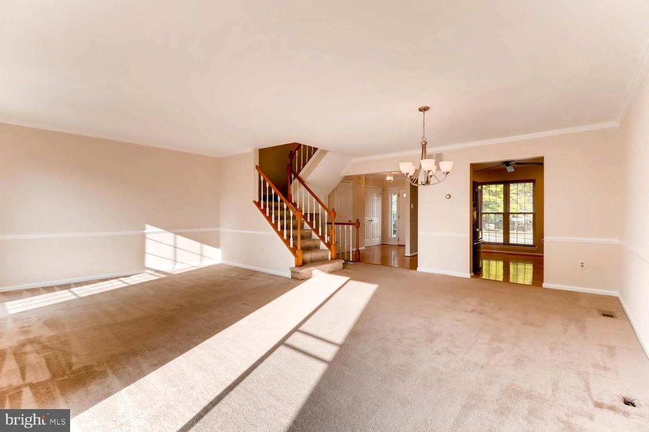 8552 London Bridge Way - Photo 7 of 25