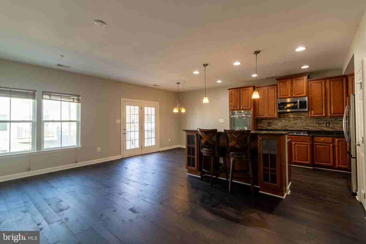 323 Community Center Avenue - Photo 3 of 23