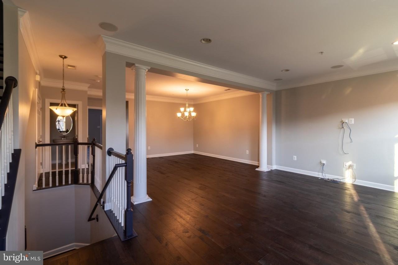 323 Community Center Avenue - Photo 4 of 23