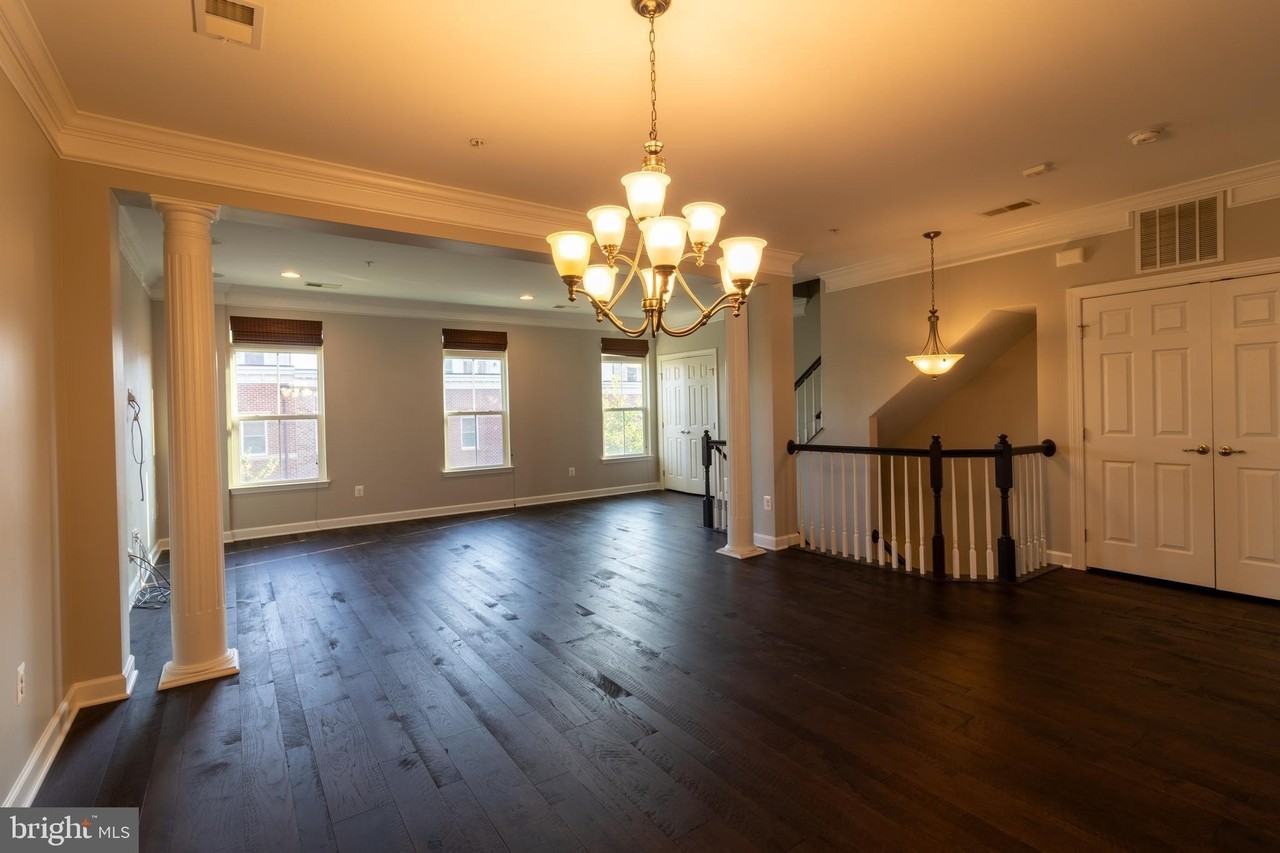 323 Community Center Avenue - Photo 5 of 23