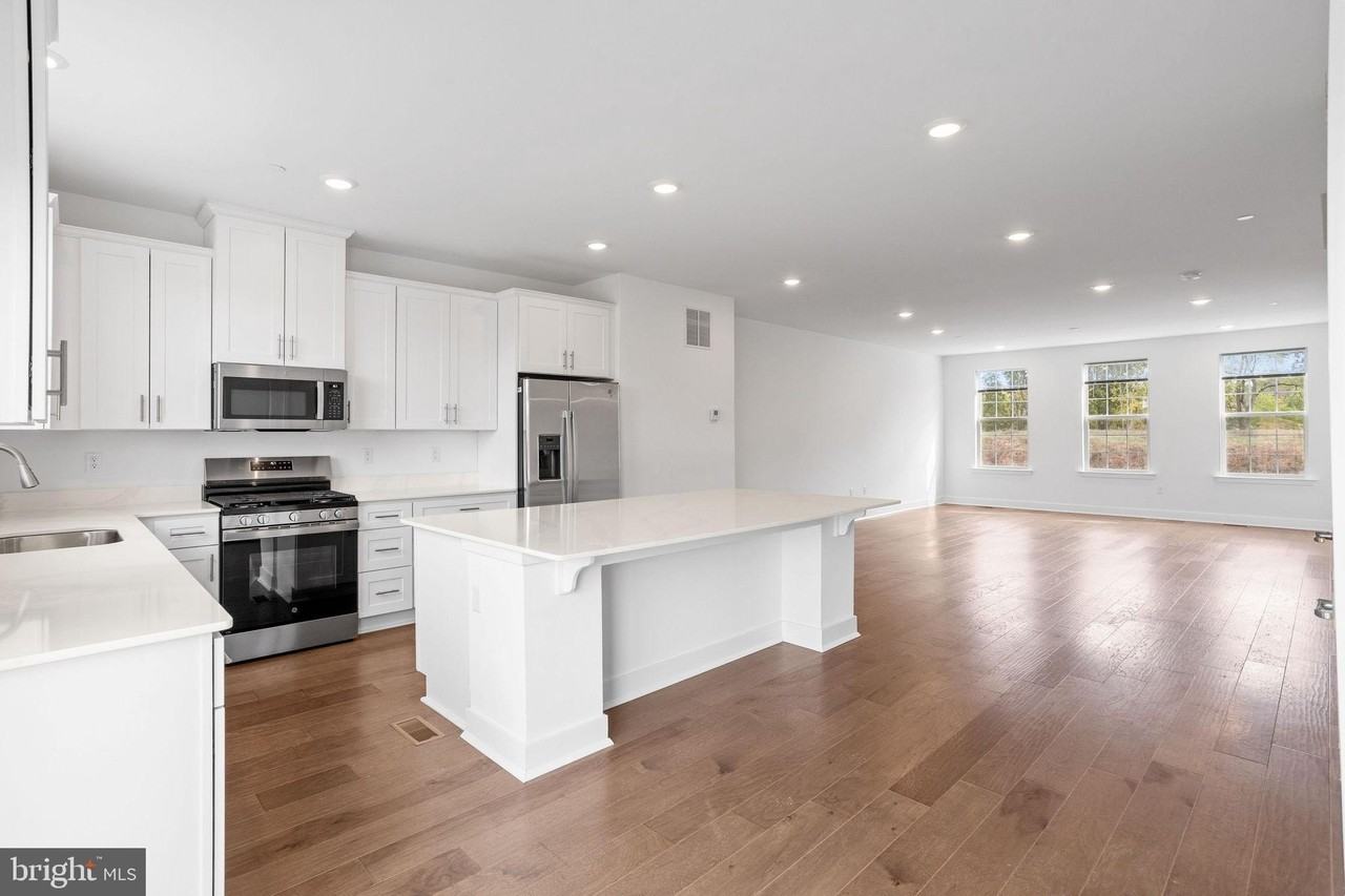 142 142 ADA HIGHTOWER AVE - Photo 5 of 45