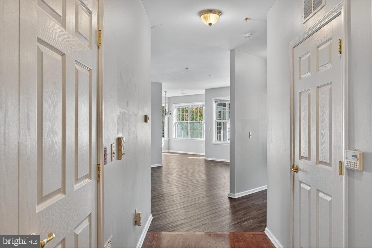 127 Timberlake Dr - Photo 3 of 15