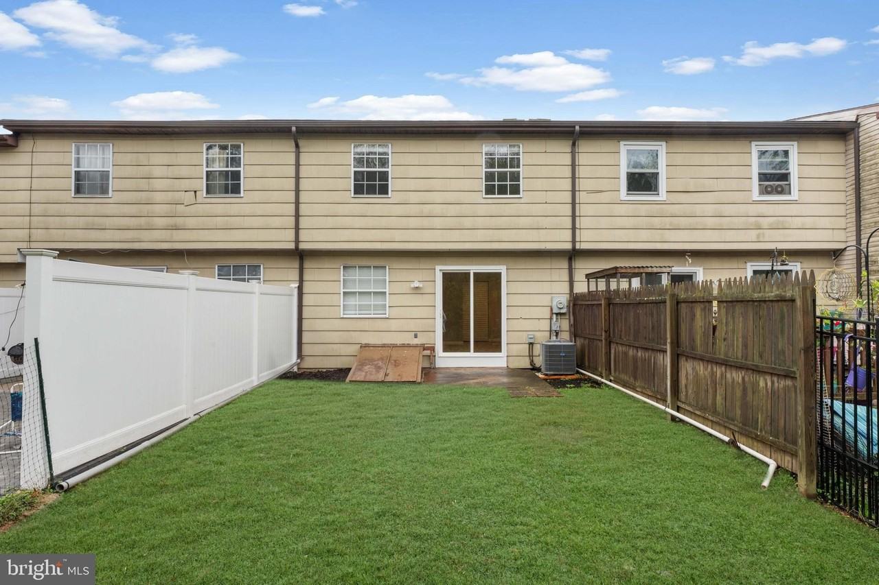 143 Thomas Dr - Photo 4 of 27