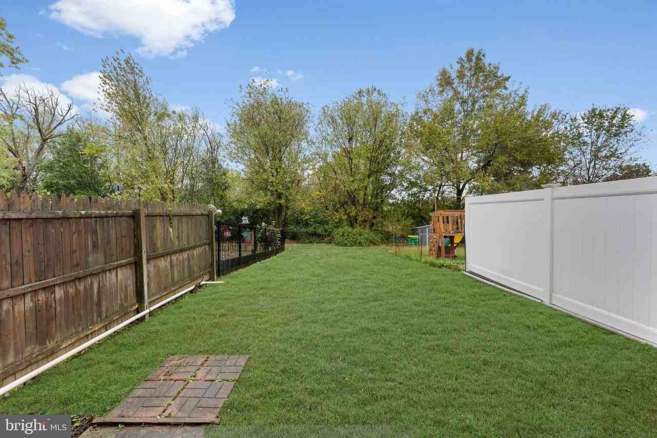 143 Thomas Dr - Photo 5 of 27