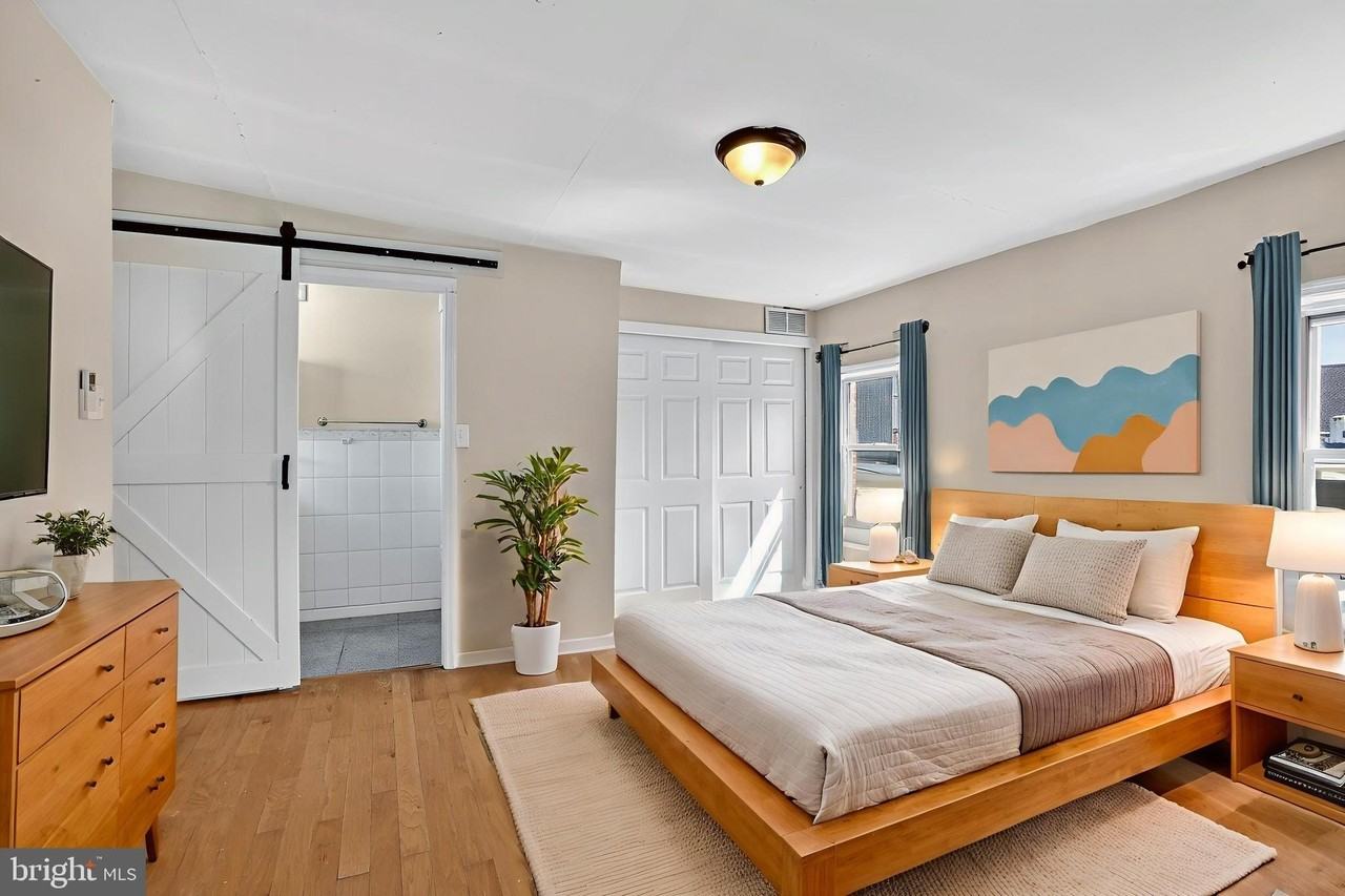 2532 Collins St - Photo 2 of 27