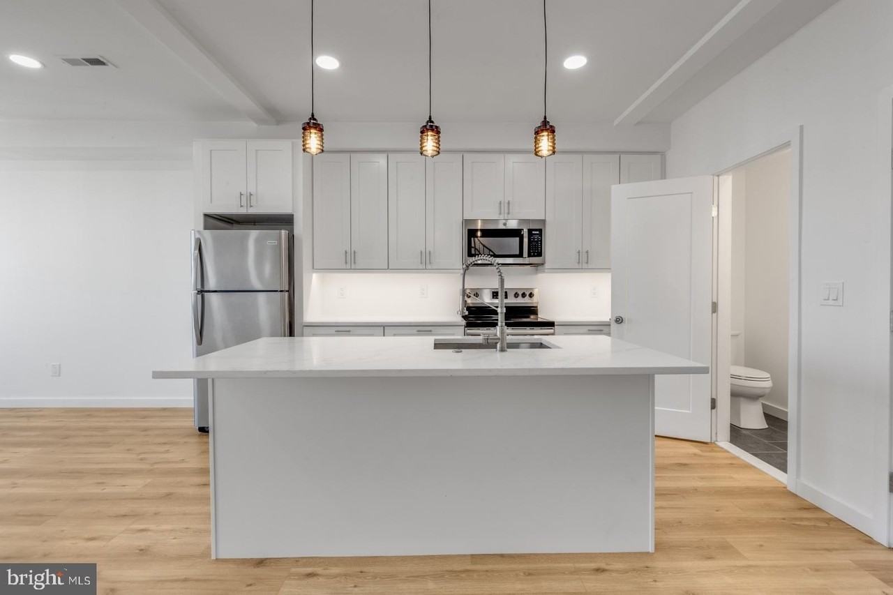 2045 Trenton Ave Apt 401 #401 - Photo 4 of 32