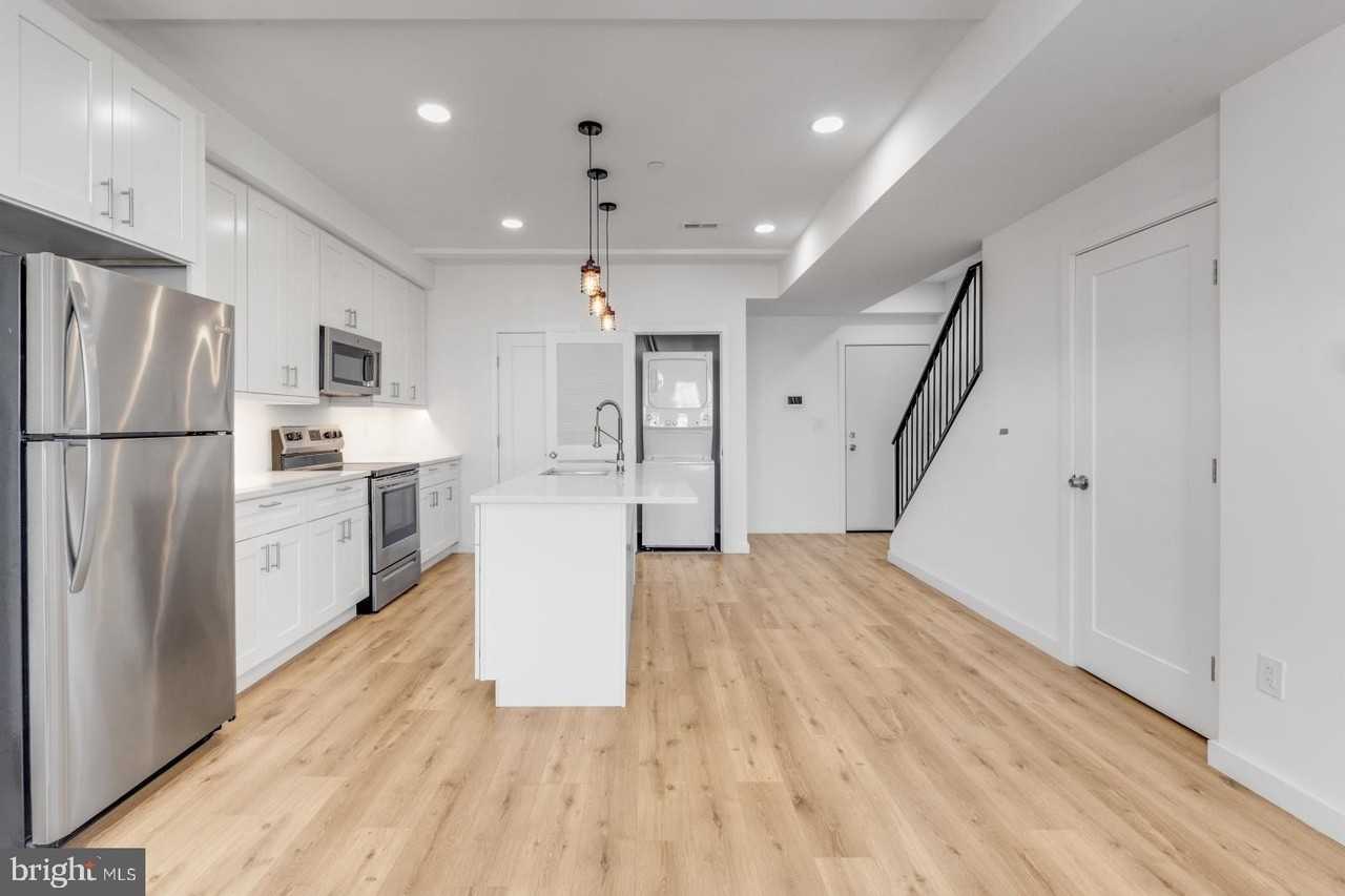 2045 Trenton Ave Apt 401 #401 - Photo 6 of 32